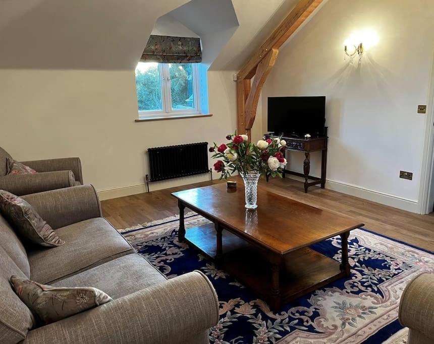 Byre - Farm Cottage On 9 Acre Equestrian Small Holding Salisbury Eksteriør billede